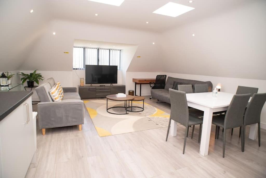Orchid Lodge: Two-Bed Flat Near Blenheim Palace & Oxford Kidlington Exterior photo